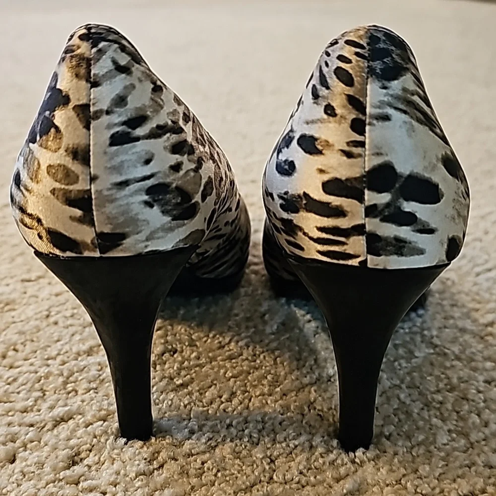 AK Anne Klein Black and Cream Size 7.5 - Picture 2 of 4